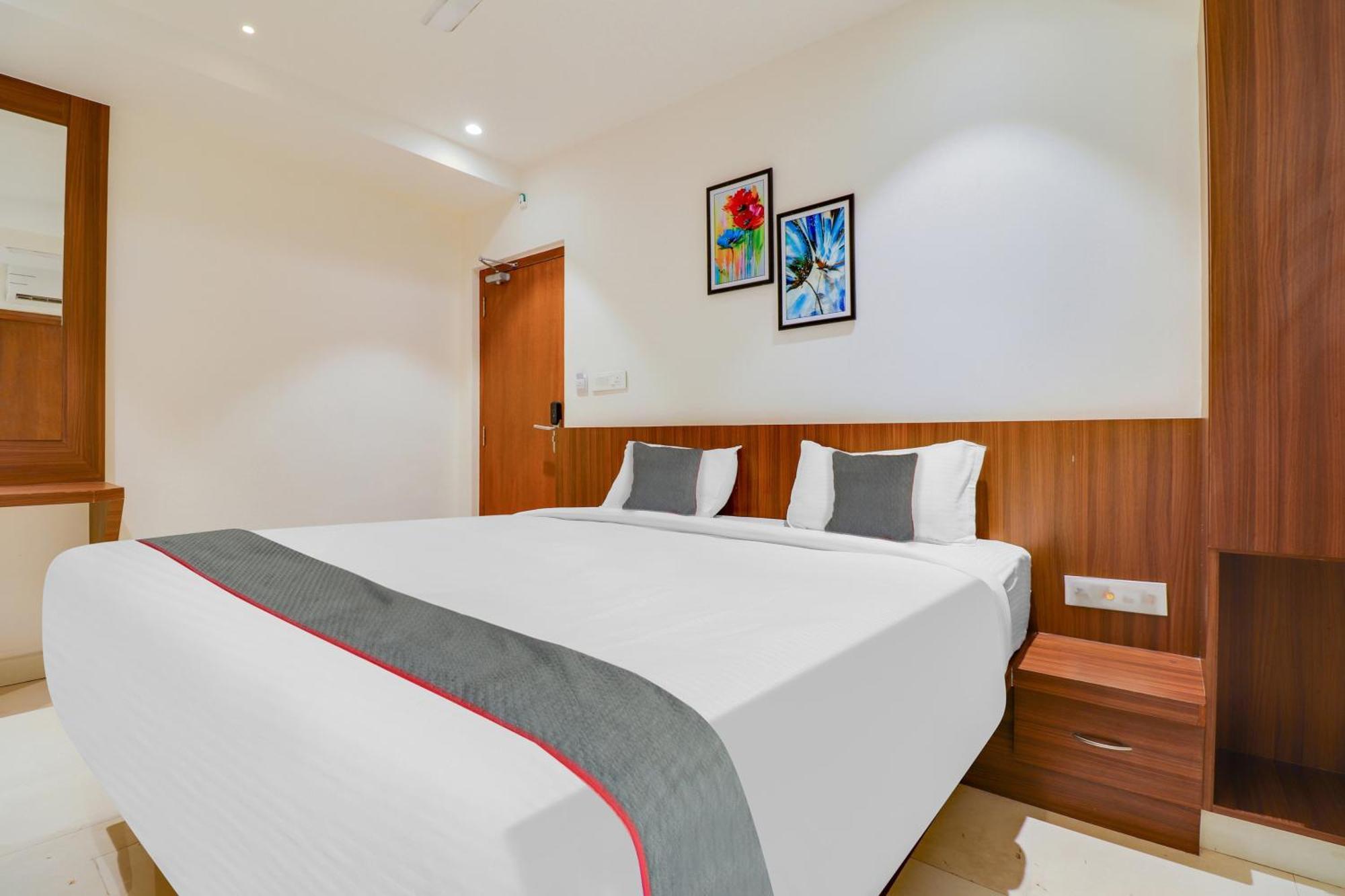 Super Townhouse Rcc Lamps Hotel วิสาขปัตนัม ภายนอก รูปภาพ